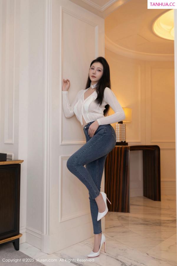 安然Maleah  [XiuRen]高清写真图 2025.02.18 No.9900 安然anran 丝袜美腿第2张图片